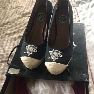 Pittsburgh Penguins wedge shoes.